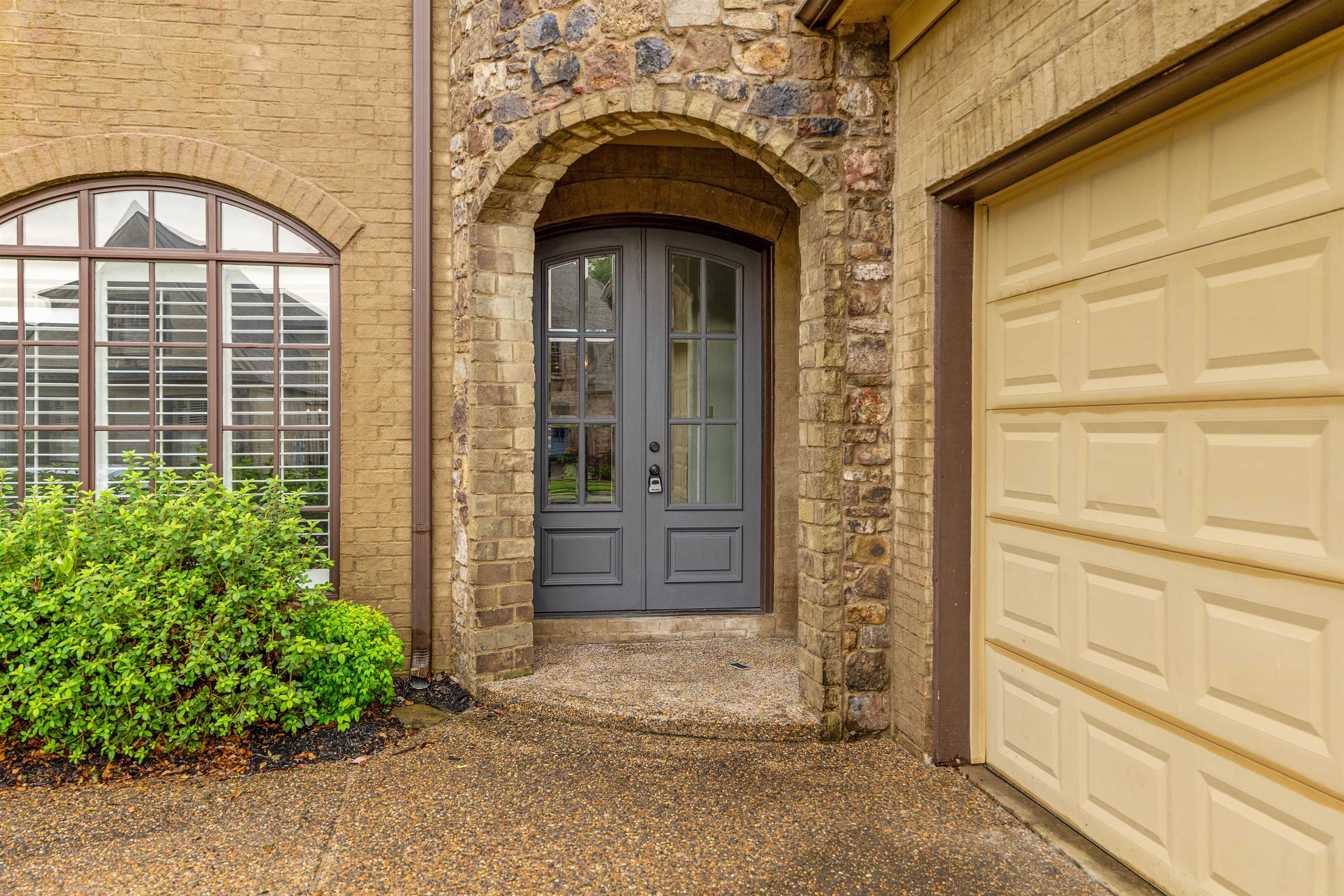 3485 East Taplow Way Collierville, TN 38017 - Photo 29 of 38 a view of entrance gate of a house
