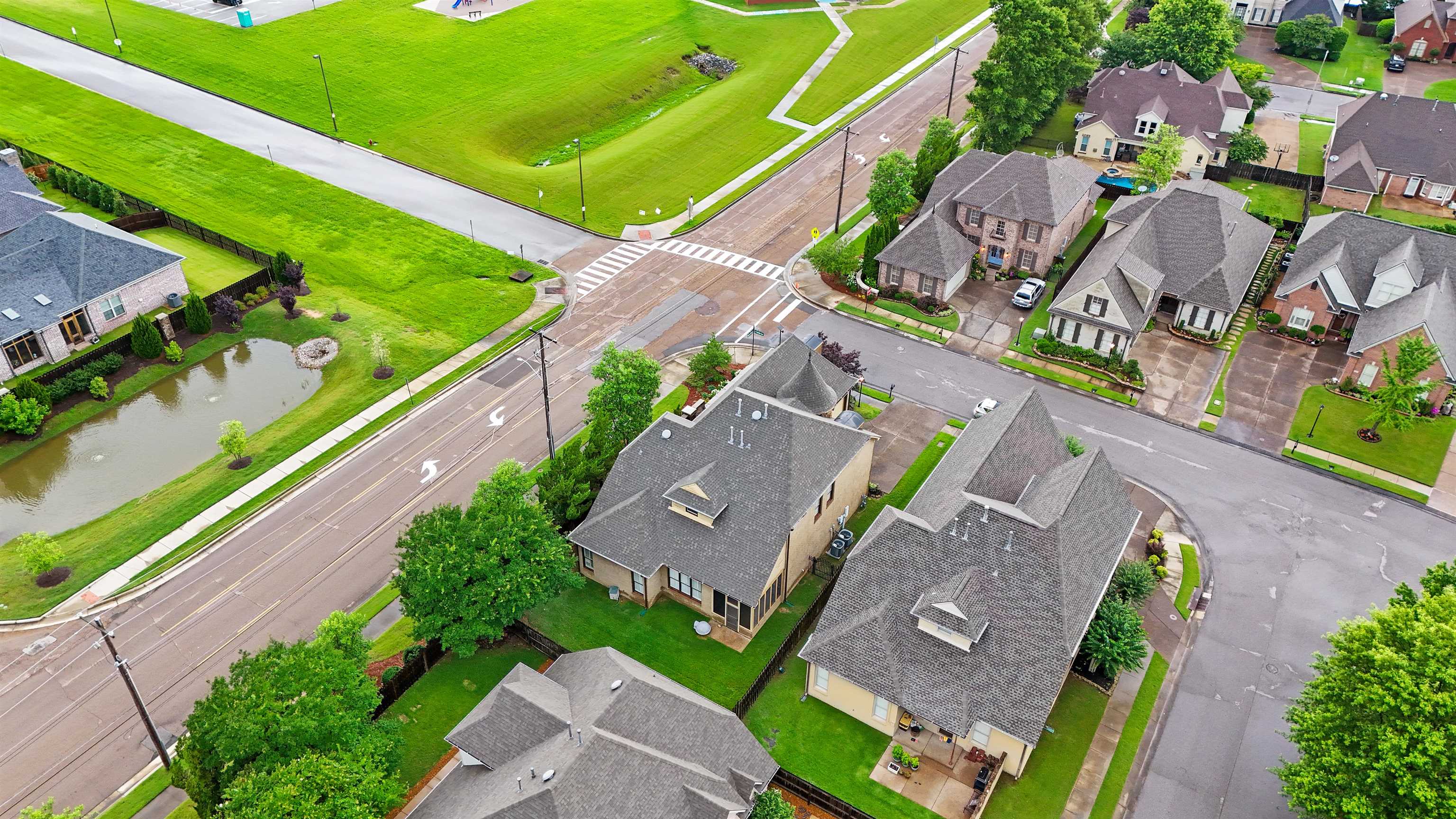 3485 East Taplow Way Collierville, TN 38017 - Photo 33 of 38 an aerial view of a house with a garden