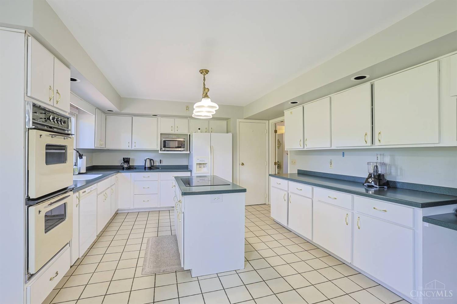 7407 Ayers Road Cincinnati, OH 45255 - Photo 18 of 51