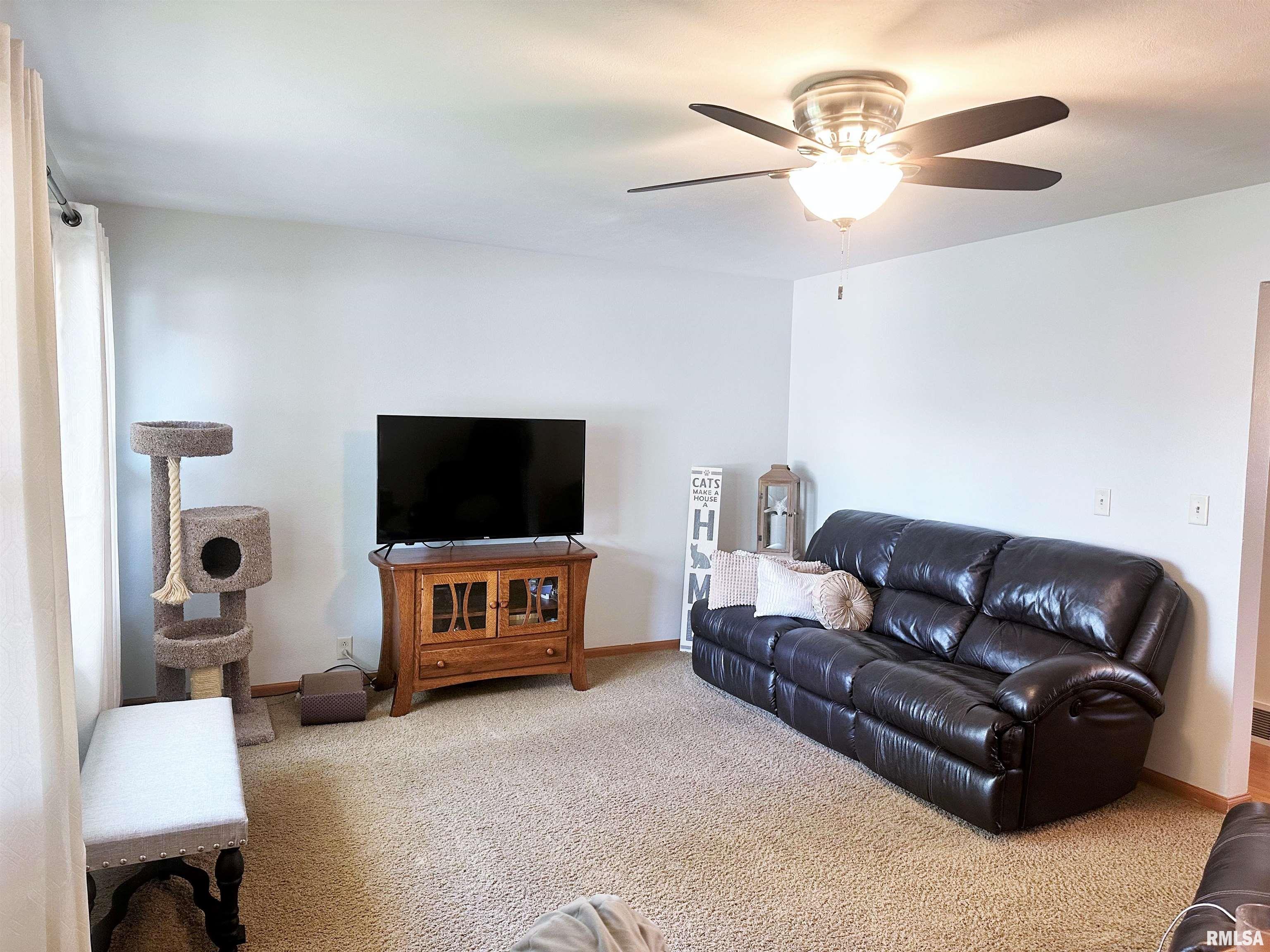 32 Longbow Lane Springfield, IL 62704 - Photo 2 of 15