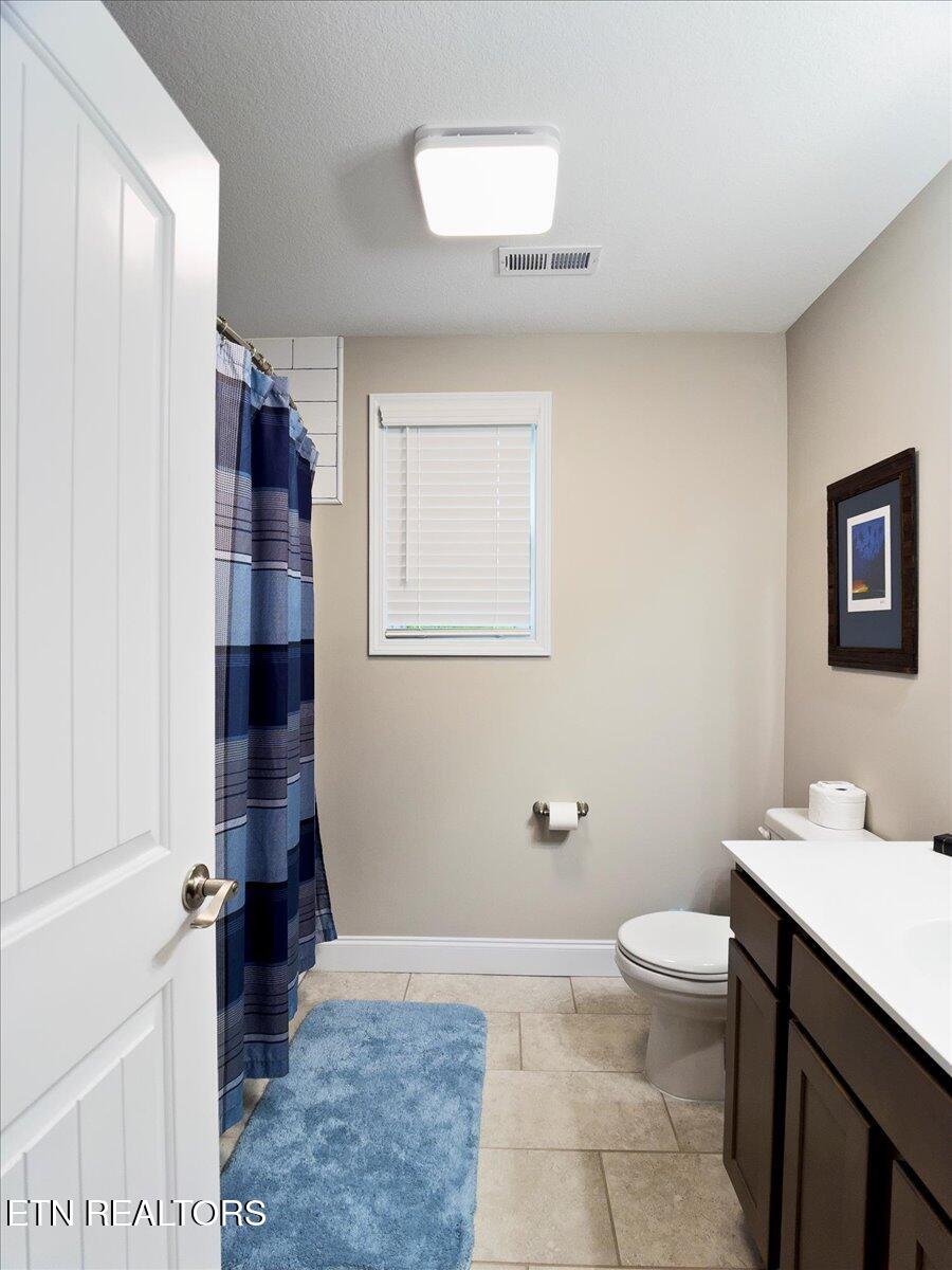 107 Mistletoeberry Road Oak Ridge, TN 37830 - Photo 42 of 60 53-Upstairs Bathroom (2)