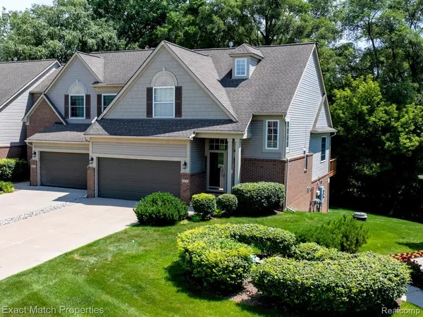 $389,900 | 971 Sloane Court, Unit 4, White Lake, MI 48386
