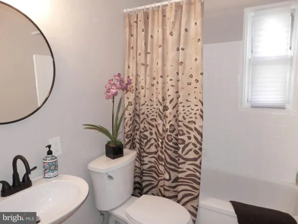 $279,999 | 416 Howell Drive, New Castle, DE 19720