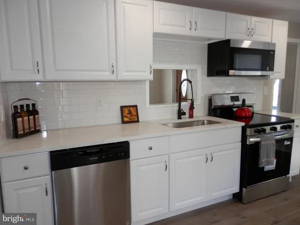 $279,999 | 416 Howell Drive, New Castle, DE 19720