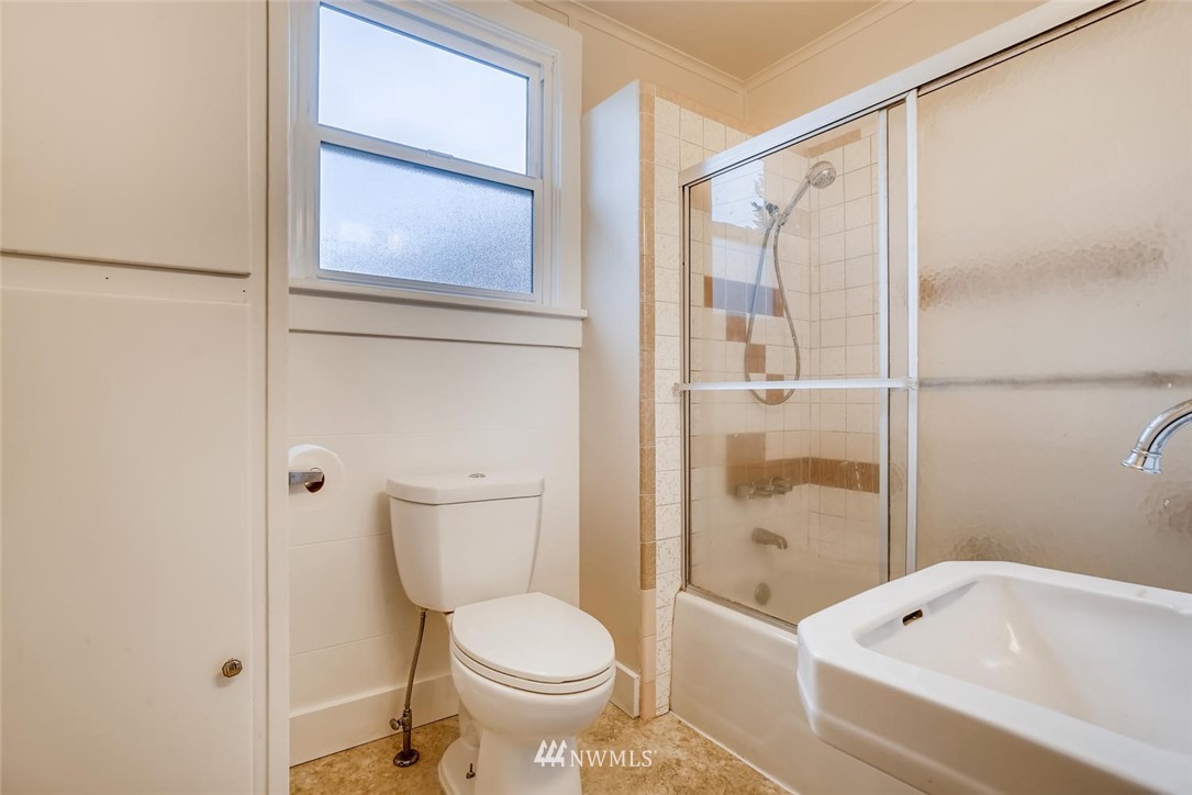 3218 Rucker Avenue, Unit 1 & 2 Everett, WA 98201 - Photo 15 of 38 Gallery Image 15