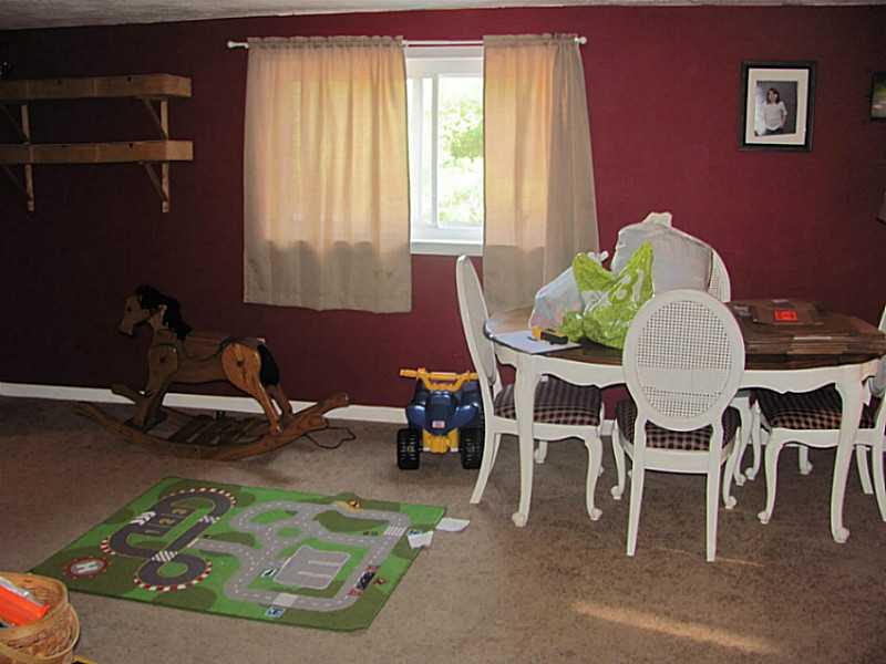 3475 Olivet Road Avonmore, PA 15618 - Photo 10 of 13 Family Room.