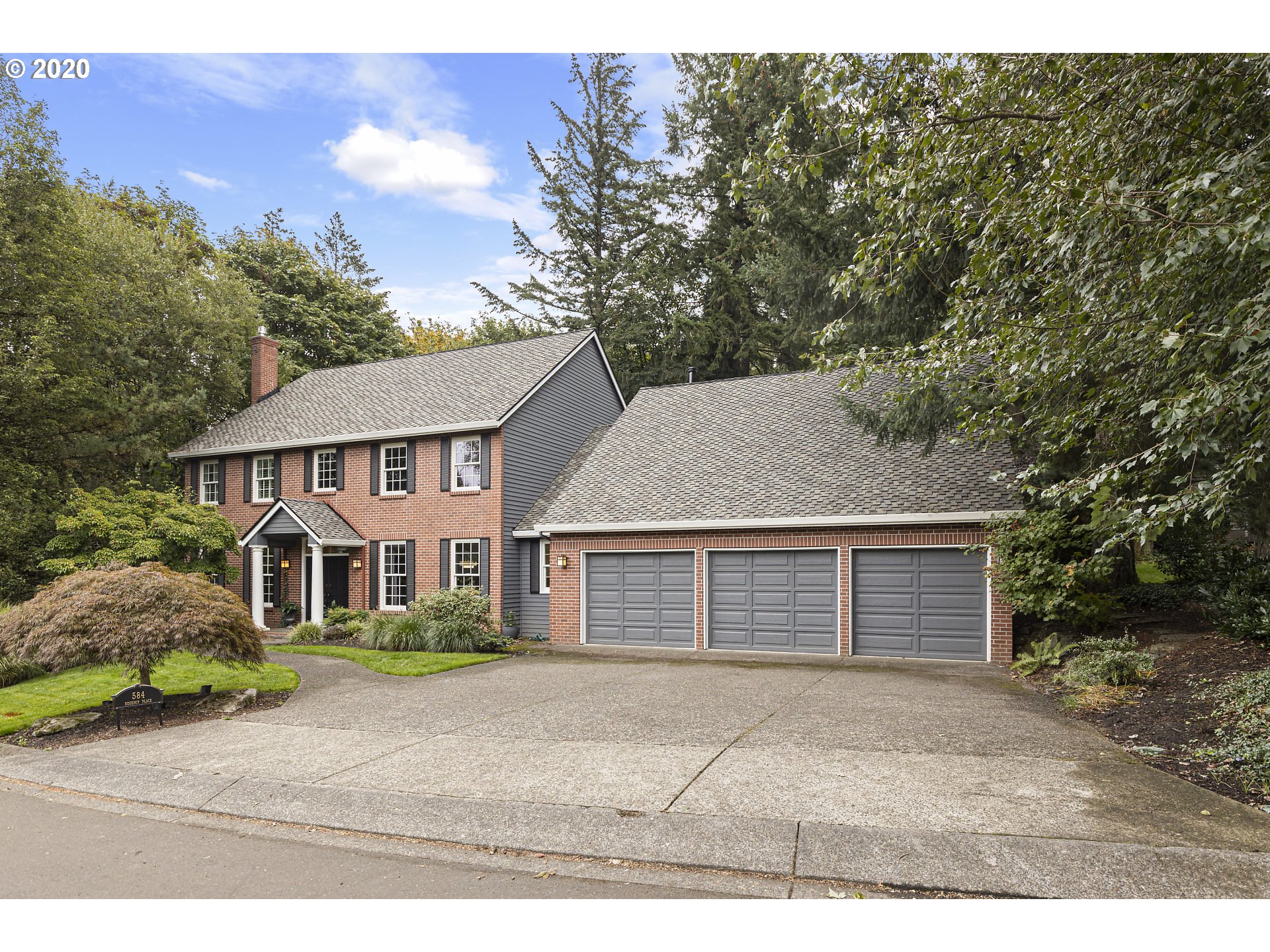 584 Southwest Regency Place Portland, OR 97225 - Photo 2 of 30 Gallery Image 2