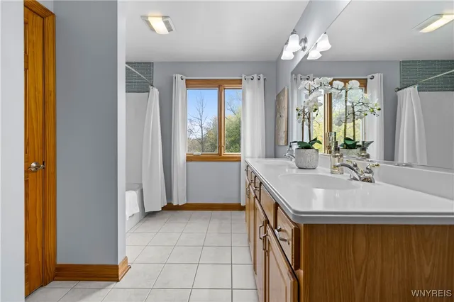 $649,900 | 5815 Forest Creek Drive, Clarence, NY 14051