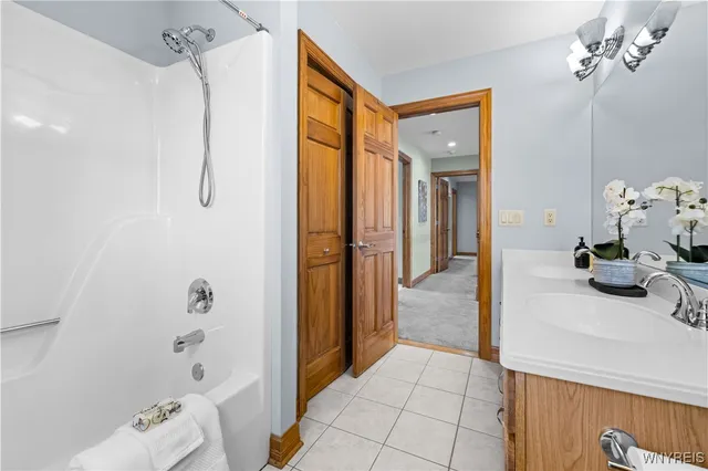 $649,900 | 5815 Forest Creek Drive, Clarence, NY 14051