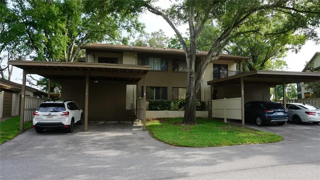 a view of a car park in front of house