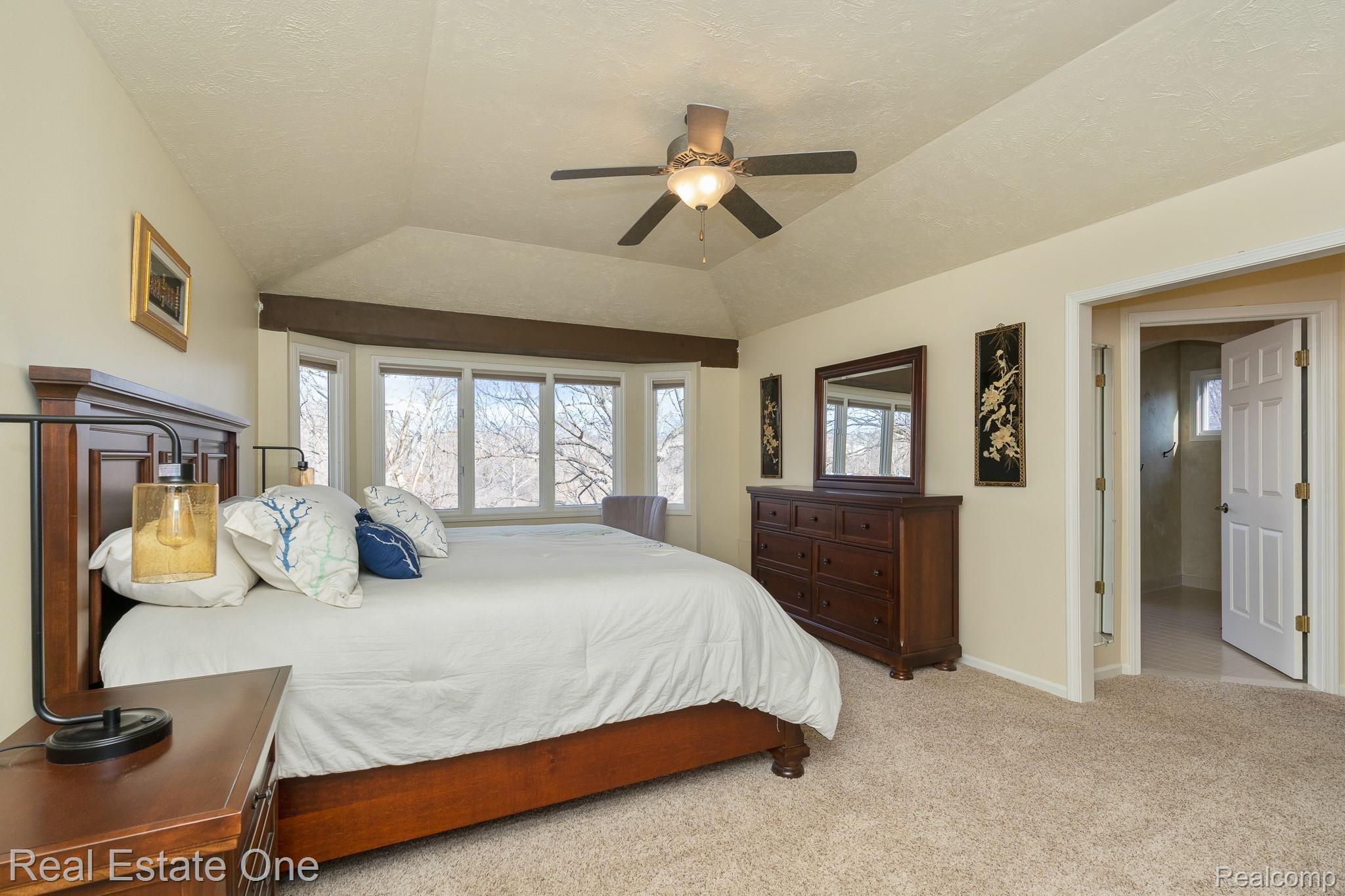 420 Roundview Drive Rochester, MI 48307 - Photo 21 of 49 Roundview MLS-W031.jpg