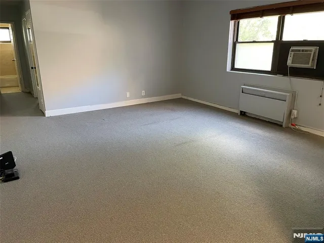 $1,800 | 3030 Edwin Avenue, Unit 2A, Fort Lee, NJ 07024