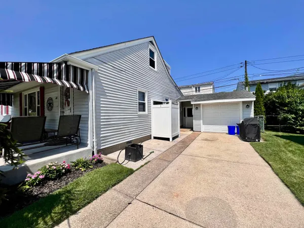 a view of house and outdoor space
