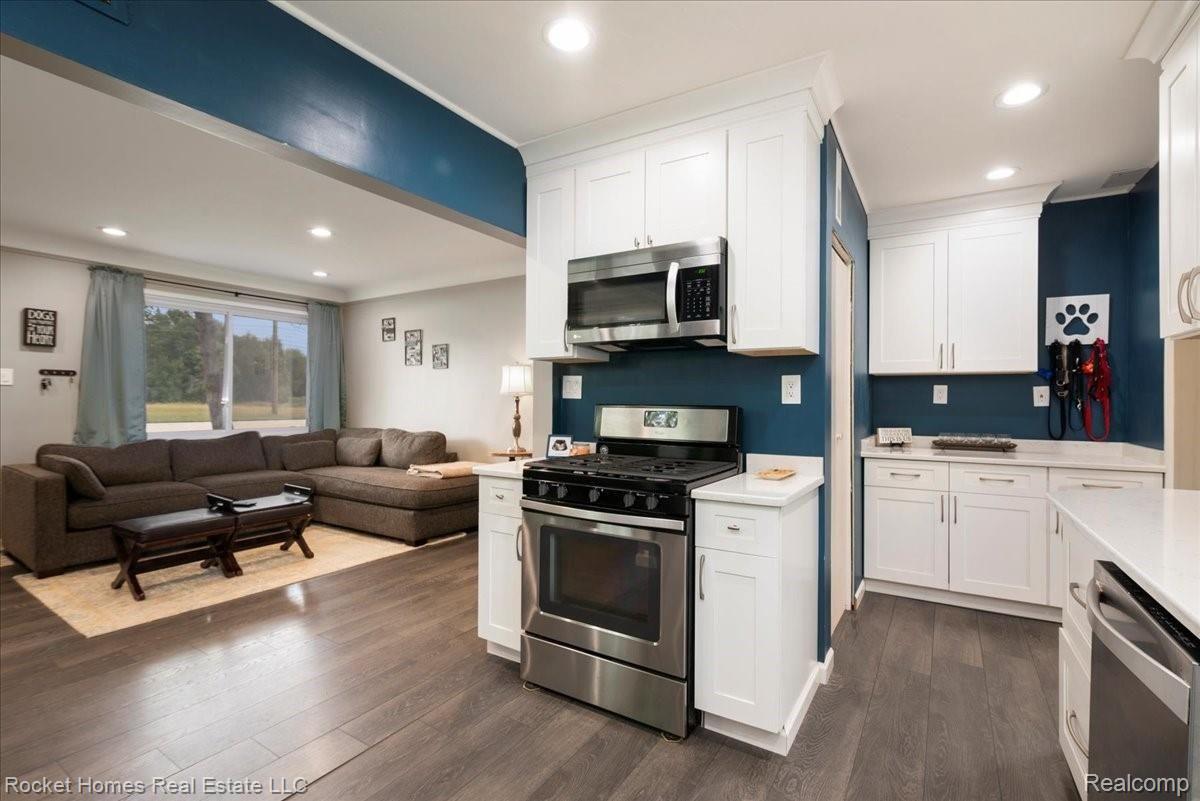 46617 Dequindre Road Rochester, MI 48307 - Photo 9 of 24 11-Kitchen.jpg