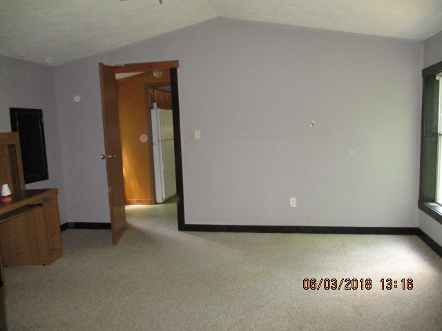279 West County Line Road Sumner, MI 48889 - Photo 7 of 22 1847736-7.JPG