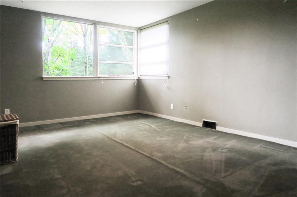 5 Holland Road Pittsburgh, PA 15235 - Photo 11 of 25 Master Bedroom: 12x18, 1st floor.