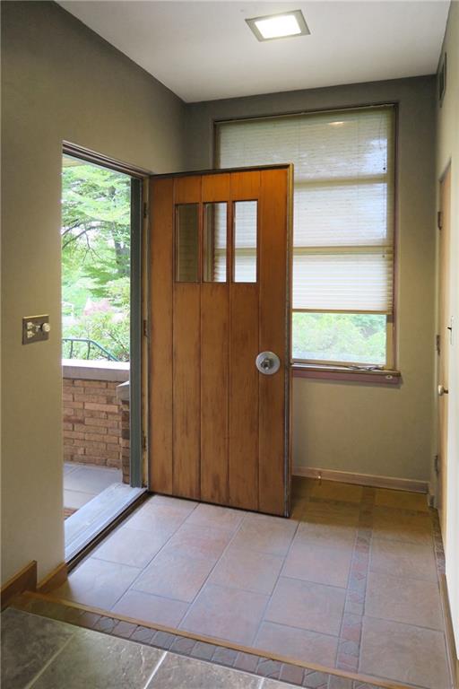 5 Holland Road Pittsburgh, PA 15235 - Photo 4 of 25 Entry: 6x11