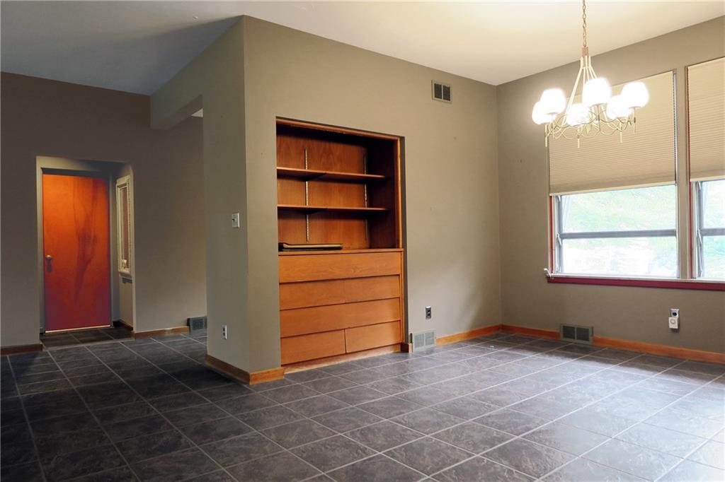 5 Holland Road Pittsburgh, PA 15235 - Photo 7 of 25 Dining Room: 13x14. Lit doorway goes to Master Suite.