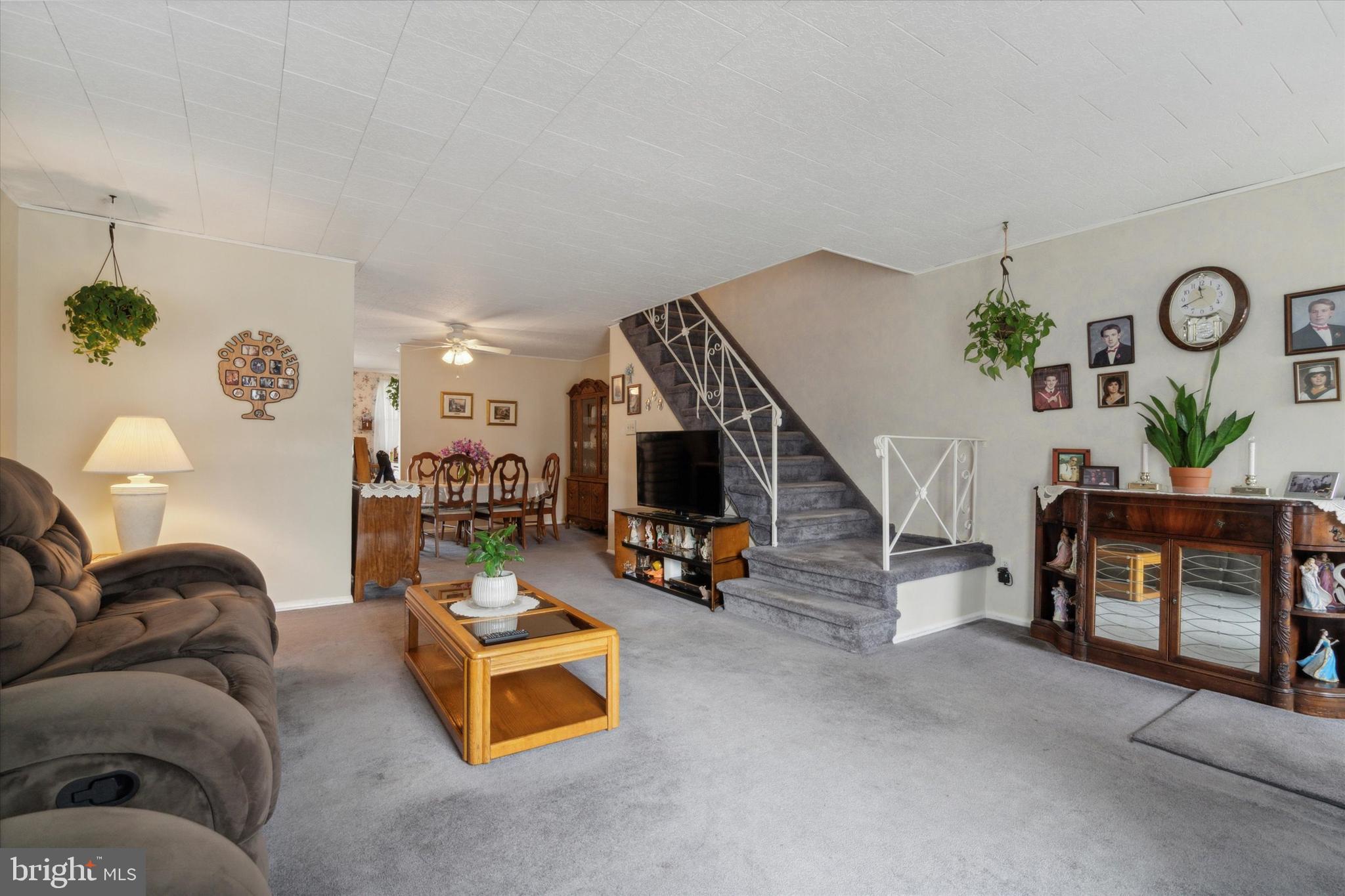10840 Harrow Road Philadelphia, PA 19154 - Photo 3 of 35