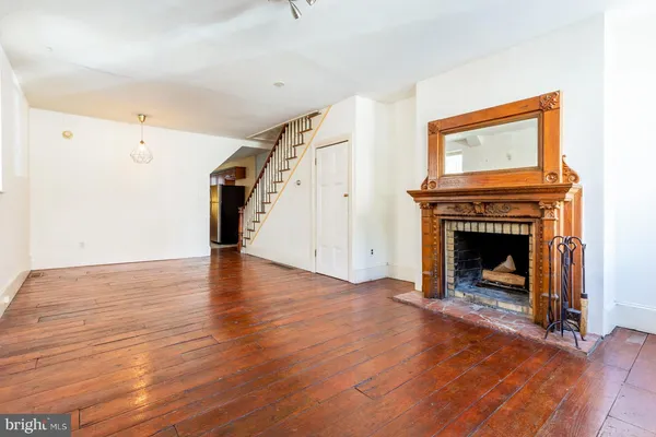 $1,950 | 1006 Bainbridge Street, Unit 1, Philadelphia, PA 19147