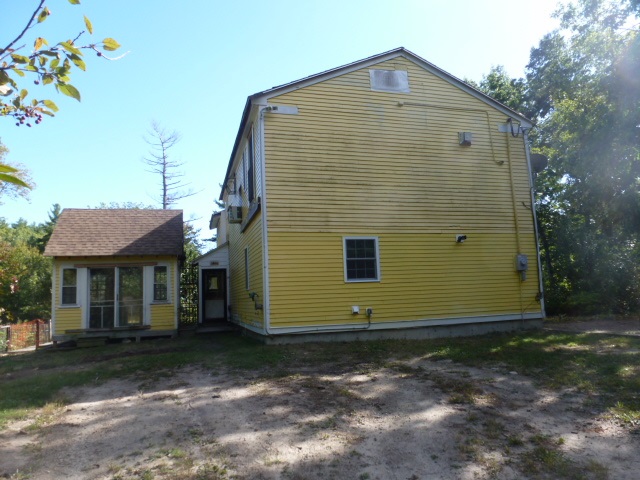 259 Hampstead Road Derry, NH 03038 - Photo 2 of 40