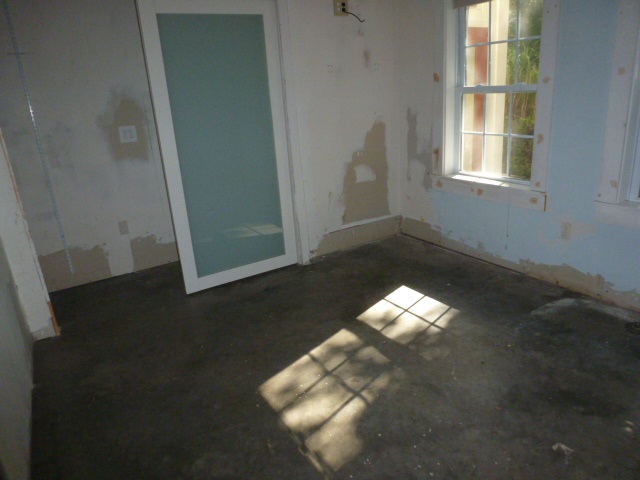 259 Hampstead Road Derry, NH 03038 - Photo 17 of 40