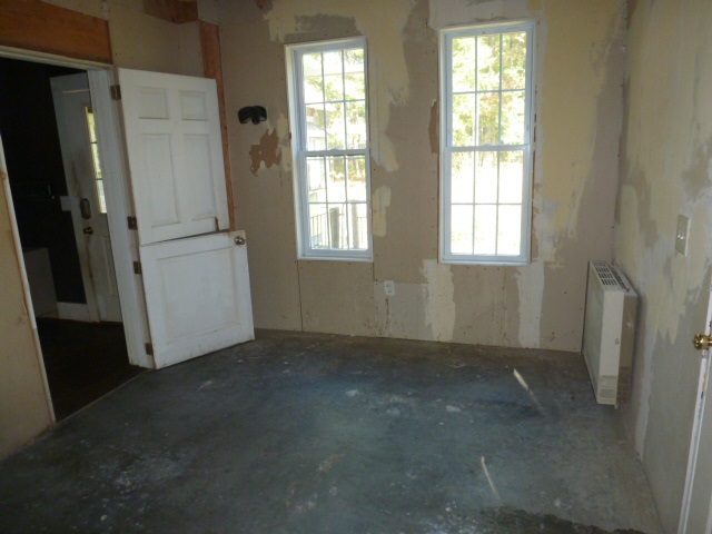 259 Hampstead Road Derry, NH 03038 - Photo 7 of 40