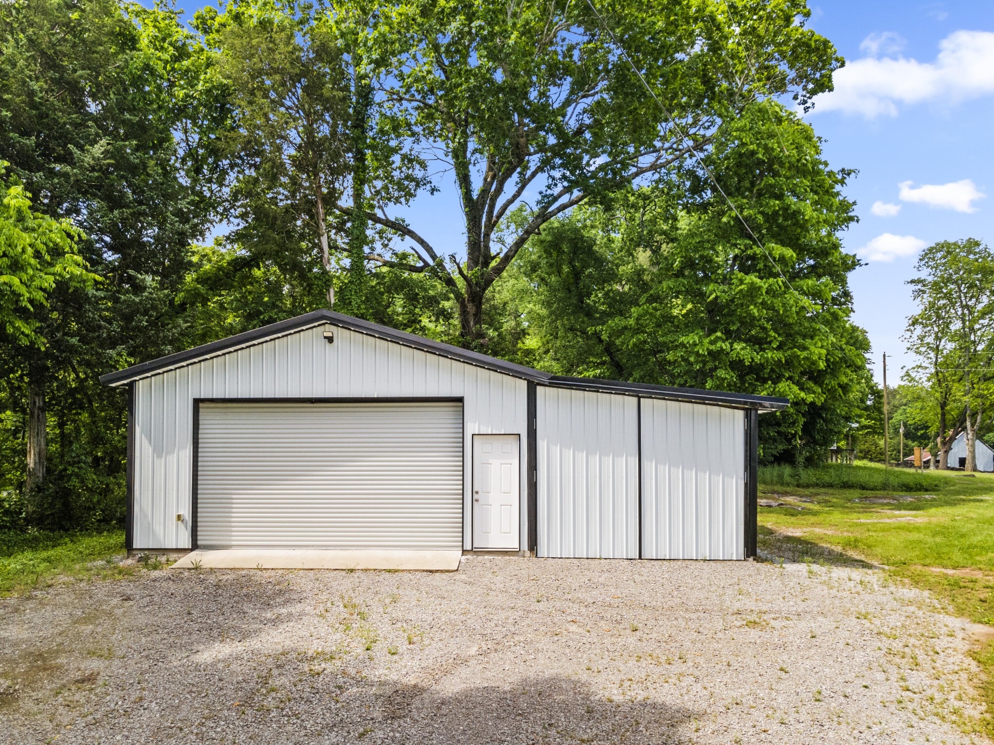 29 Roger Monk Road Petersburg, TN 37144 - Photo 6 of 94 a front view of a house with a yard and garage