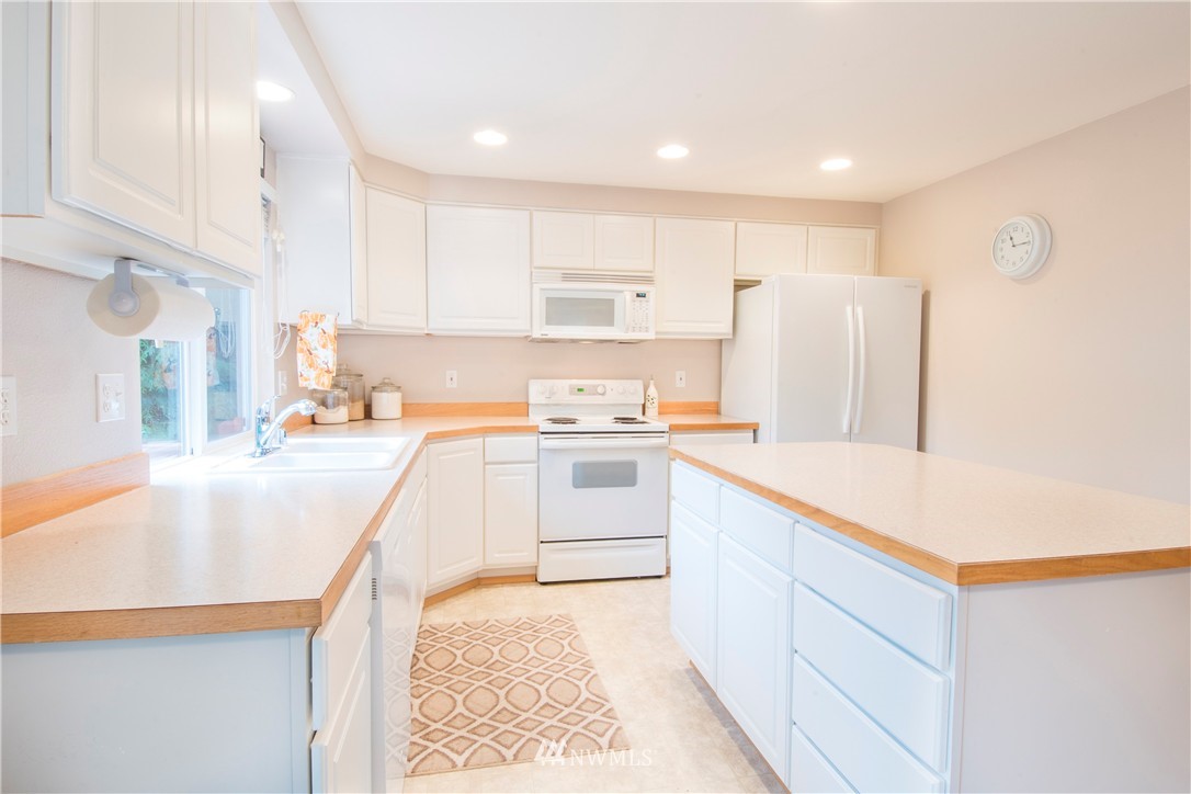 14729 Southeast 185th Place Renton, WA 98058 - Photo 4 of 19 Gallery Image 4