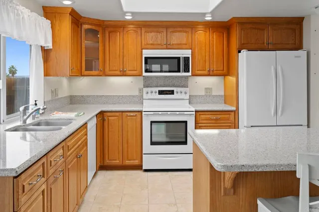 $799,000 | 13560 Avenida Del Charro, El Cajon, CA 92021