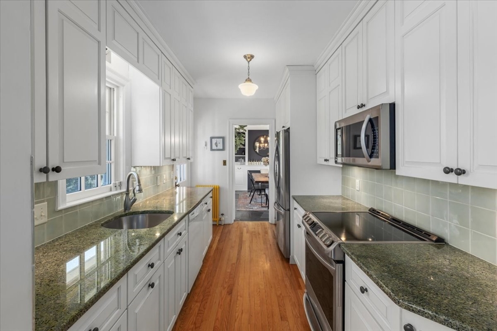 304 Dover Road Westwood, MA 02090 - Photo 11 of 42 Gallery Image 11