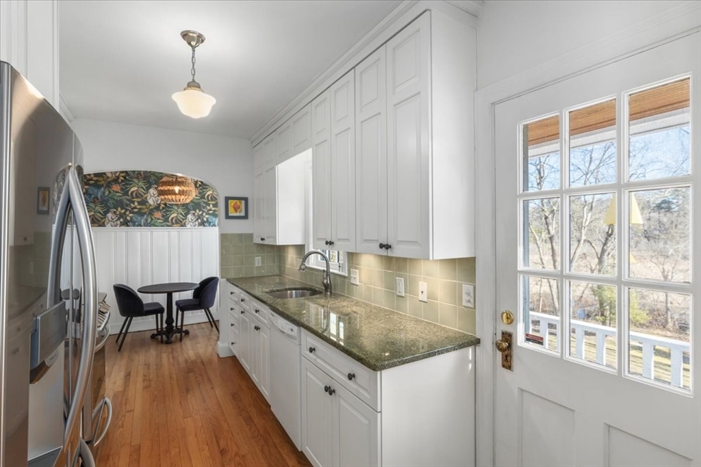 304 Dover Road Westwood, MA 02090 - Photo 12 of 42 Gallery Image 12