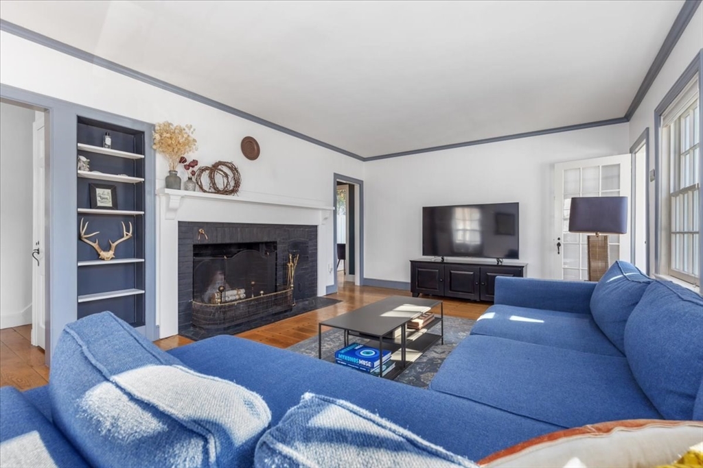 304 Dover Road Westwood, MA 02090 - Photo 6 of 42 Gallery Image 6