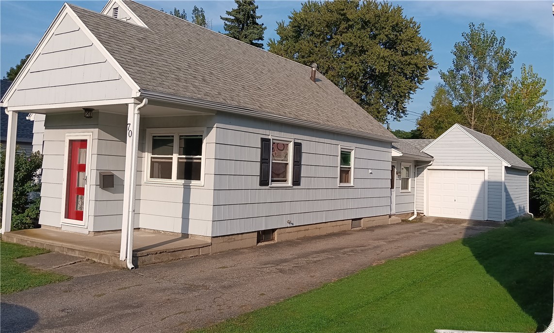 70 Alcott Road Greece, NY 14626 - Photo 3 of 23