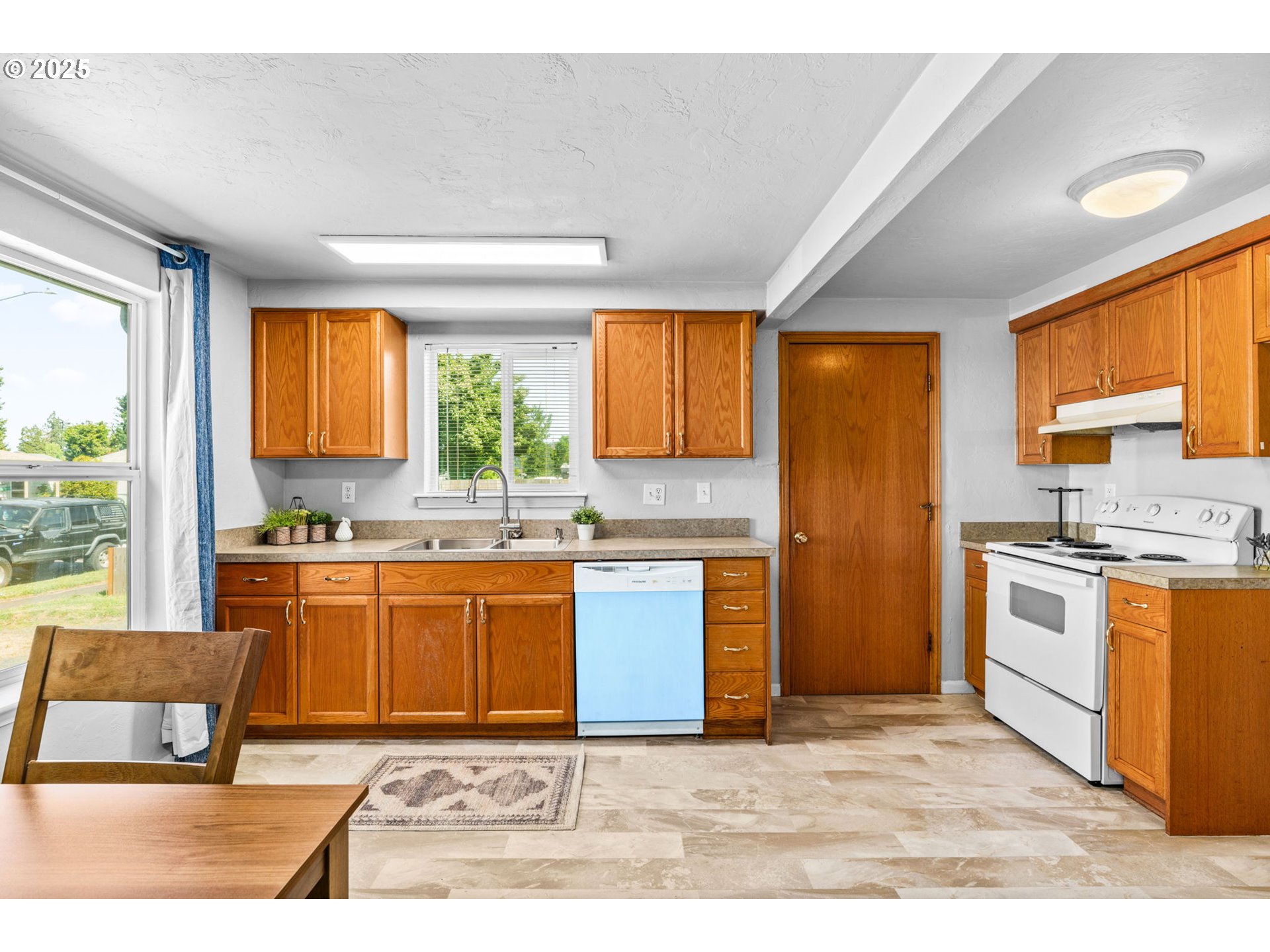 355 22nd Street Springfield, OR 97477 - Photo 13 of 36