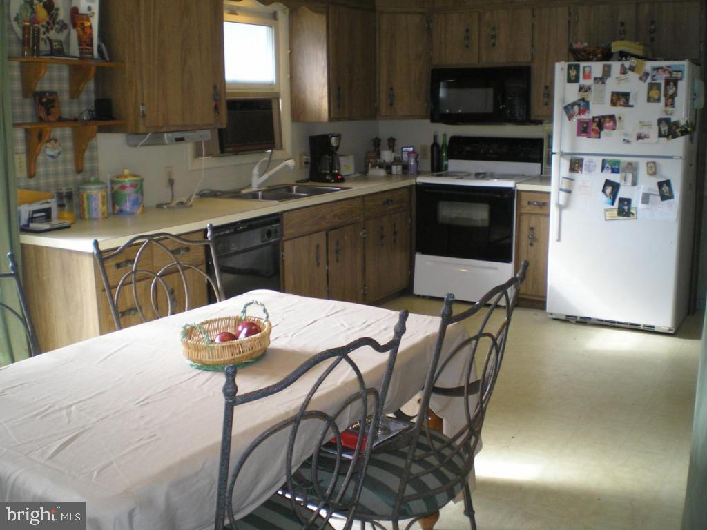 241 Ridge Avenue Ephrata, PA 17522 - Photo 4 of 18 Gallery Image 4