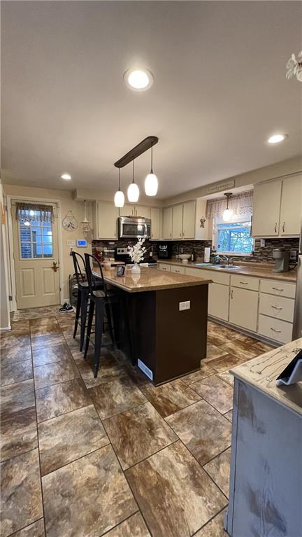 101 Moffet Mill Road Aliquippa, PA 15001 - Photo 7 of 20 Updated flooring and counter tops