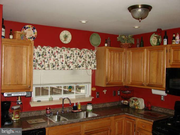 9430 Joppa Pond Road Baltimore, MD 21234 - Photo 3 of 18 Kitchen