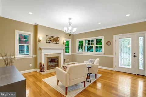 $1,950,000 | 117 West George Mason Road, Falls Church, VA 22046