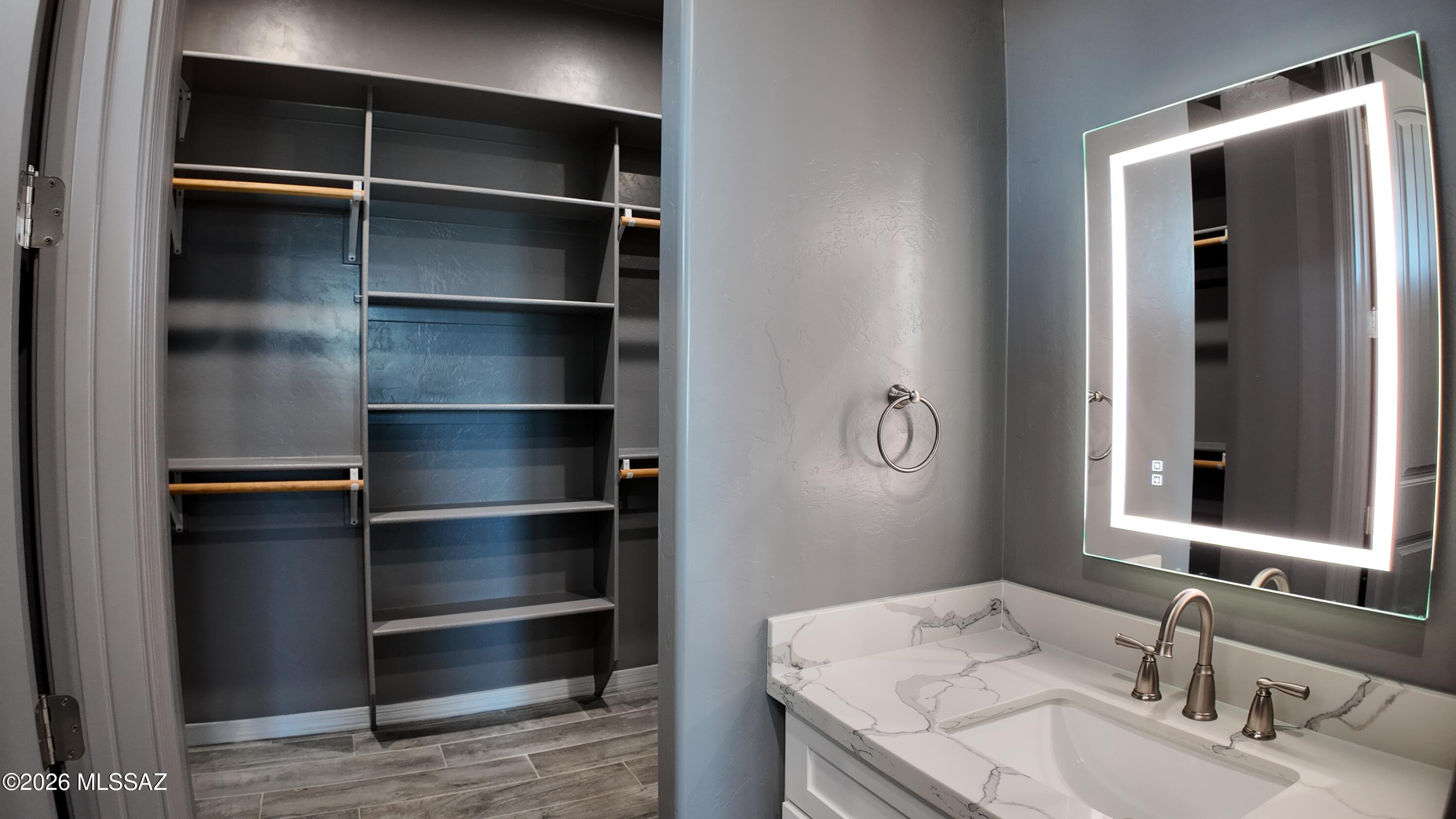 339 Circulo Chica Rio Rico, AZ 85648 - Photo 18 of 42 339 circulo chica master closet 21