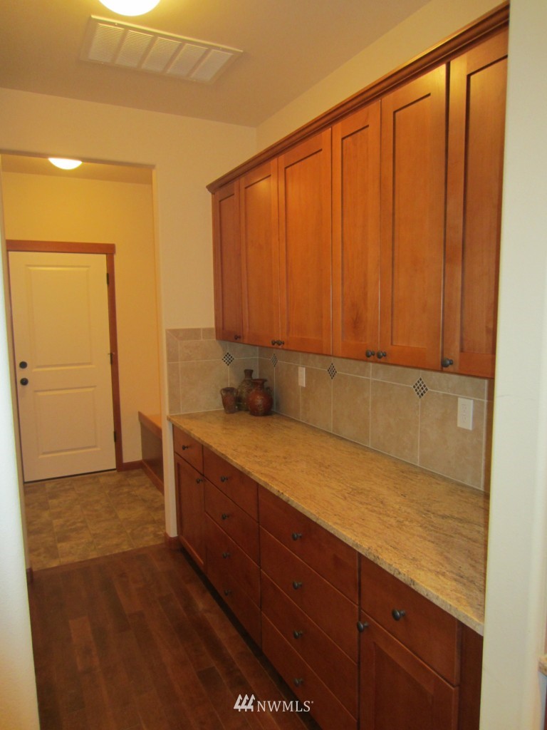 3428 Russet Road Brier, WA 98036 - Photo 11 of 25 Gallery Image 11