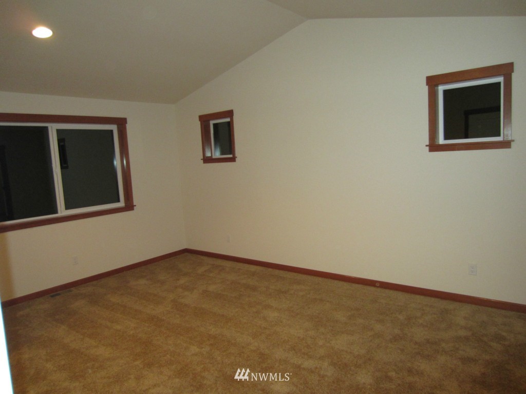 3428 Russet Road Brier, WA 98036 - Photo 14 of 25 Gallery Image 14