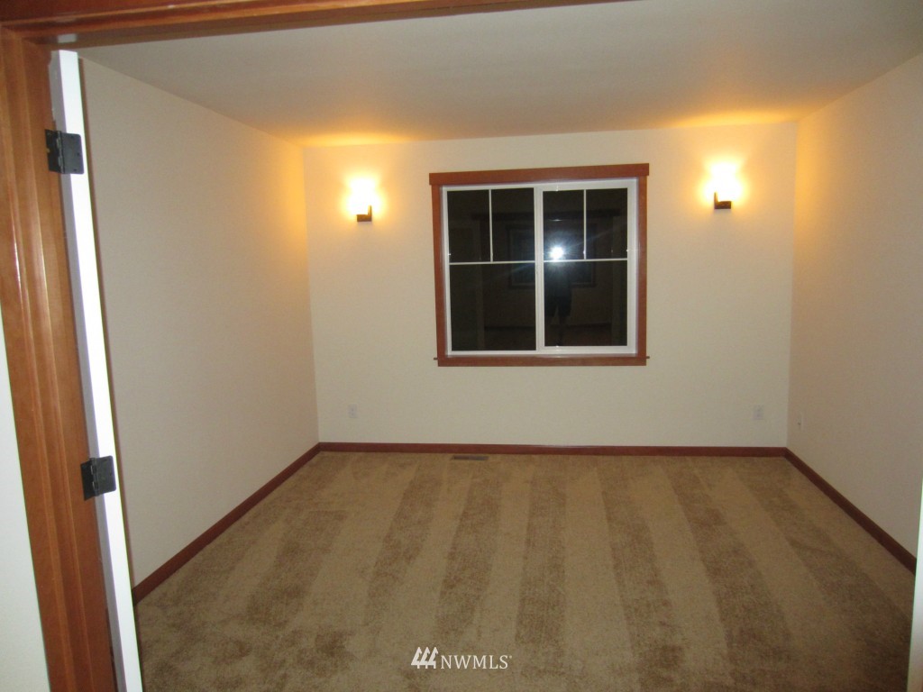 3428 Russet Road Brier, WA 98036 - Photo 16 of 25 Gallery Image 16