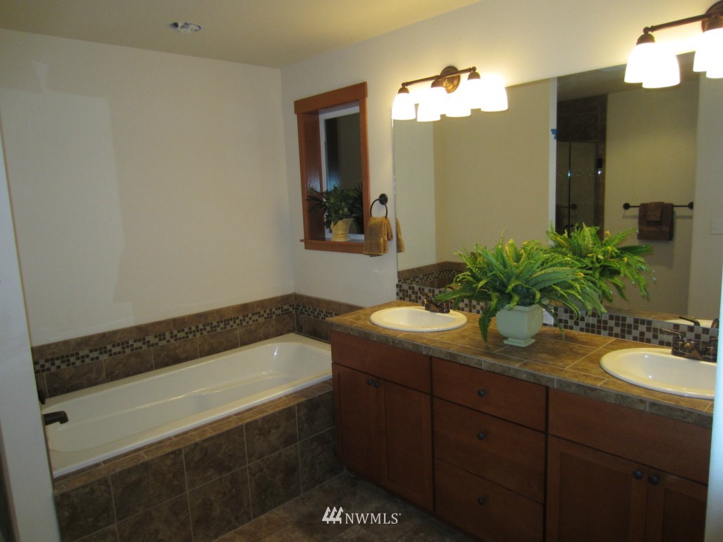3428 Russet Road Brier, WA 98036 - Photo 17 of 25 Gallery Image 17