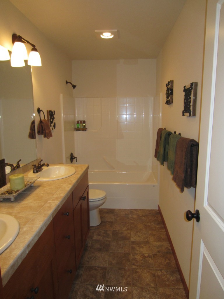 3428 Russet Road Brier, WA 98036 - Photo 20 of 25 Gallery Image 20