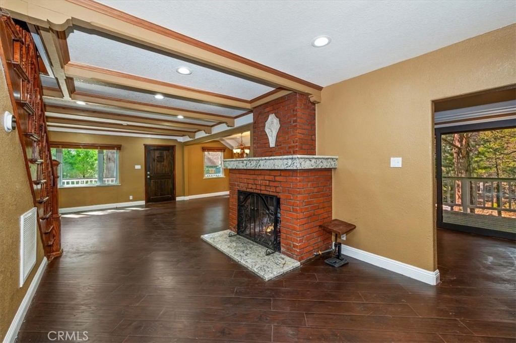27297 Little Bear Road Blue Jay, CA 92317 - Photo 10 of 46 Living Room