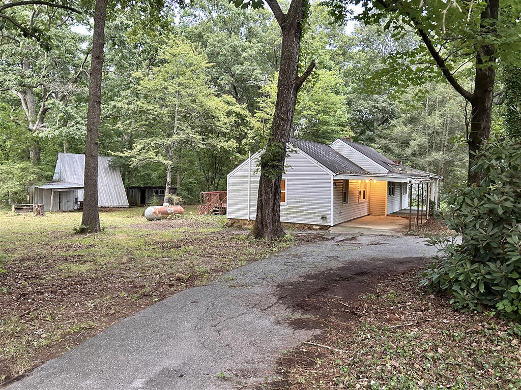 1677 Patterson Mill Road Bedford, VA 24523 - Photo 3 of 25 174084img_1492_174084_S