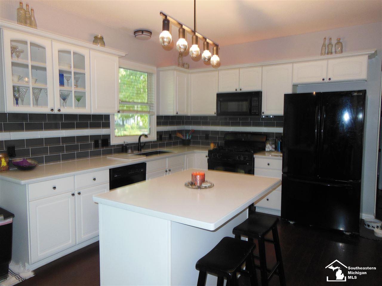 6762 Lockmill Road Temperance, MI 48182 - Photo 10 of 30 50025850-9.JPG