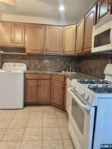 $3,250 | 309 President Street, Saddle Brook, NJ 07663