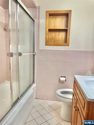 $3,250 | 309 President Street, Saddle Brook, NJ 07663